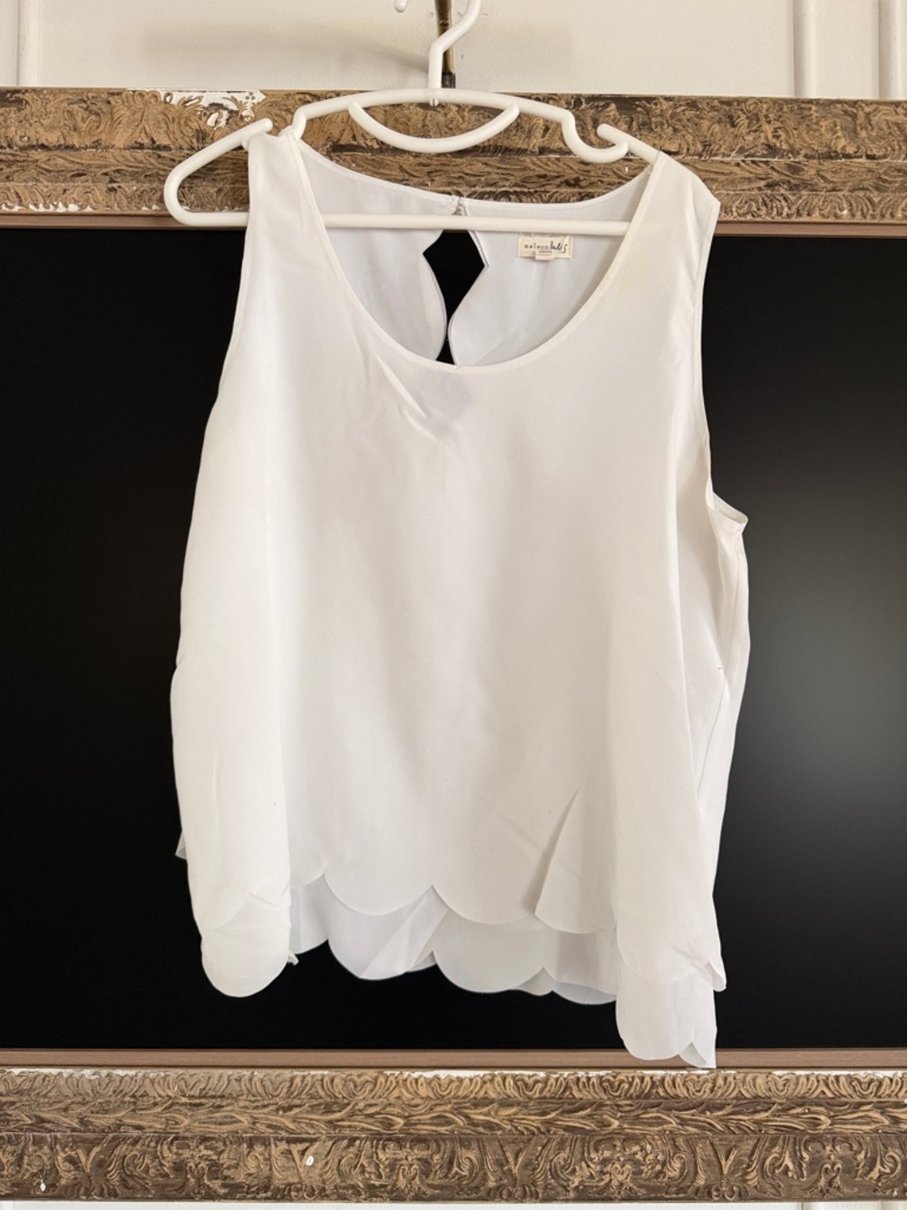 Chelsea28 White Scalloped Hem Sleeveless Blouse
